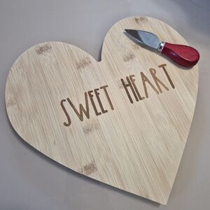 BAMBOO "SWEET HEART" CHEESEBOARD with SPREADER